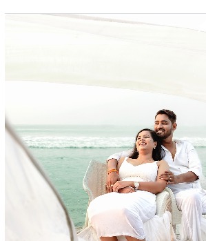 Couple photographed by Pixel Poetries